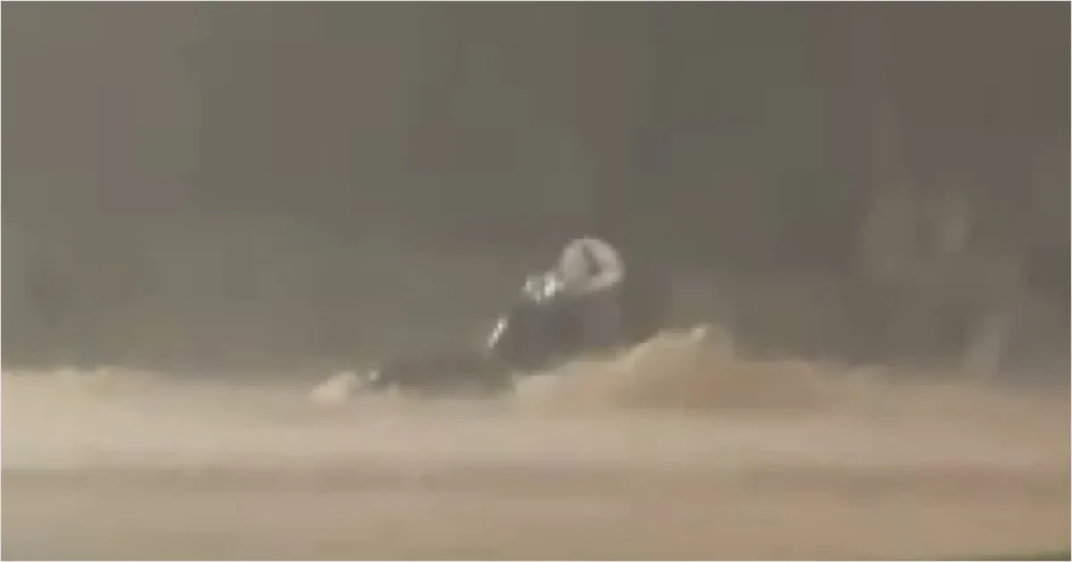 A chuva continua castigando Juiz de Fora e um motoboy foi arrastado pela enxurrada