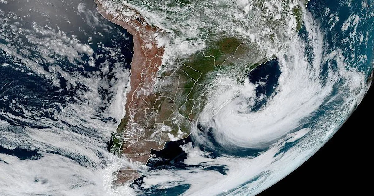 Alerta máximo! Ciclone pode provocar 200 mm de chuva até domingo