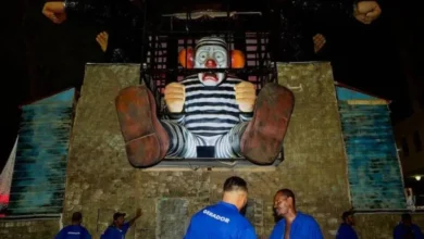 Após fazer alusão a Jair Bolsonaro, escola de samba é criticada.