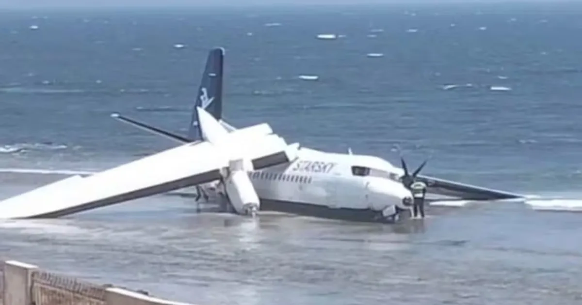 Avião cai sobre a praia; 55 passageiros estavam a bordo 1 artigo 19306559c25a3e6b7aaa4f49