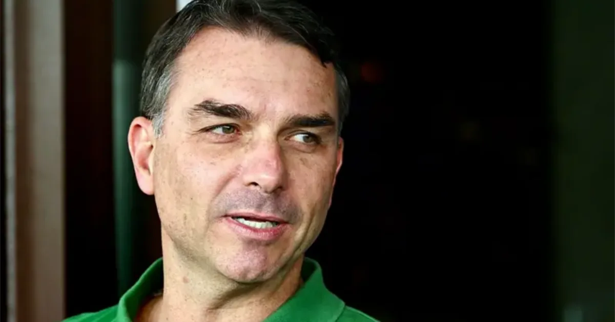 Flávio Bolsonaro toma decisão de grande importância 1 artigo abe9db47f831efba2029fcb2