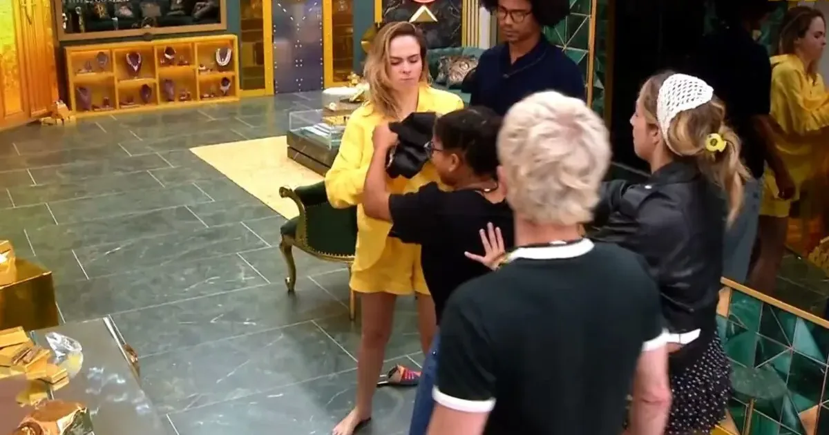 BBB26: Ana Paula perde a linha e parte para cima de Cowboy