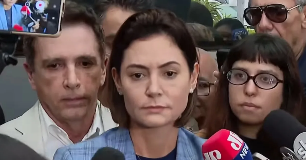 Coube a Michelle trazer notícia sobre Jair Bolsonaro