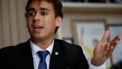 Em meio a tragédia em MG, Nikolas ataca influenciador que ‘fez o L’ e é criticado