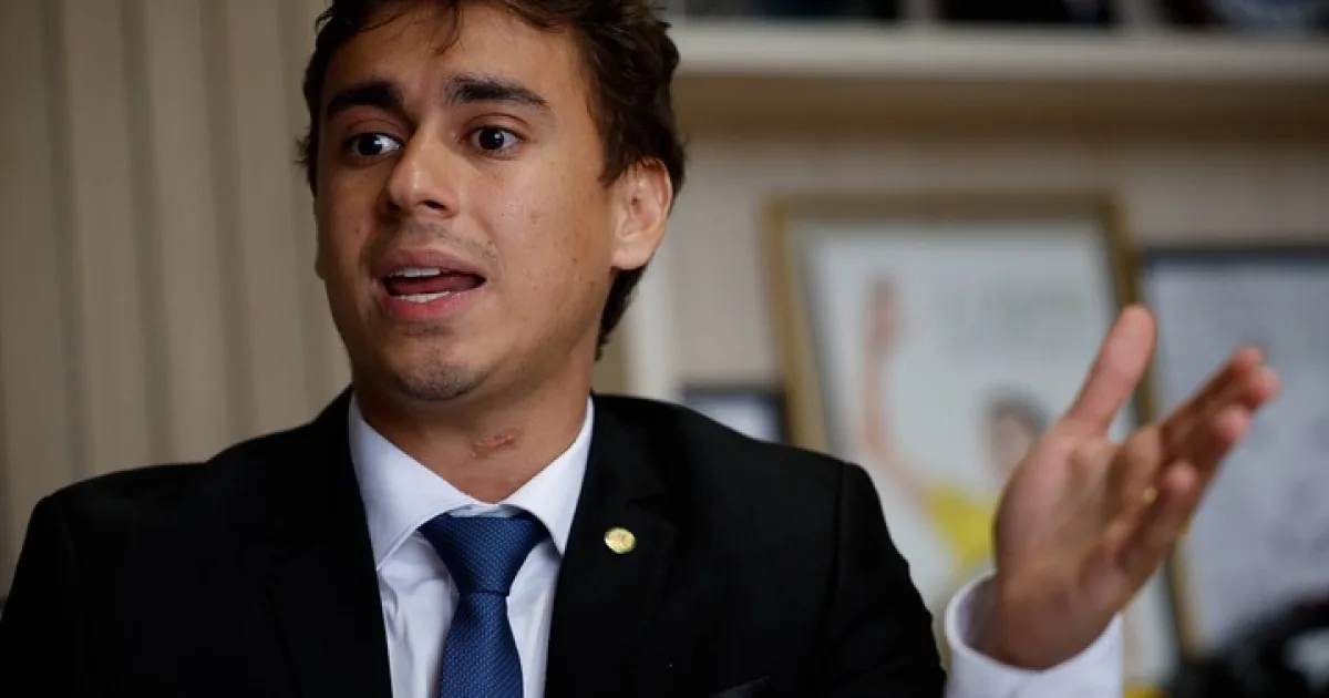 Em meio a tragédia em MG, Nikolas ataca influenciador que ‘fez o L’ e é criticado 1 Em meio a tragédia em MG, Nikolas ataca influenciador que ‘fez o L’ e é criticado