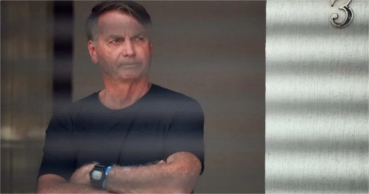 Filho do ex-presidente, Carlos Bolsonaro, alertou para um sério problema de saúde do pai 1 Filho do ex-presidente, Carlos Bolsonaro, alertou para um sério problema de saúde do pai