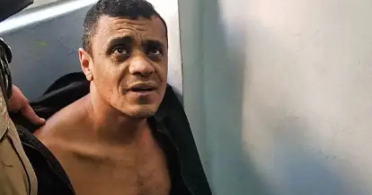 Flávio afirma que Adélio Bispo teria seguido Carlos em clube de tiro antes de esfaquear Bolsonaro 1 Flávio afirma que Adélio Bispo teria seguido Carlos em clube de tiro antes de esfaquear Bolsonaro