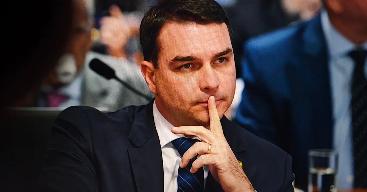 Flávio Bolsonaro comemora avanço contra Lula, mas prega cautela 1 Flávio Bolsonaro comemora avanço contra Lula, mas prega cautela