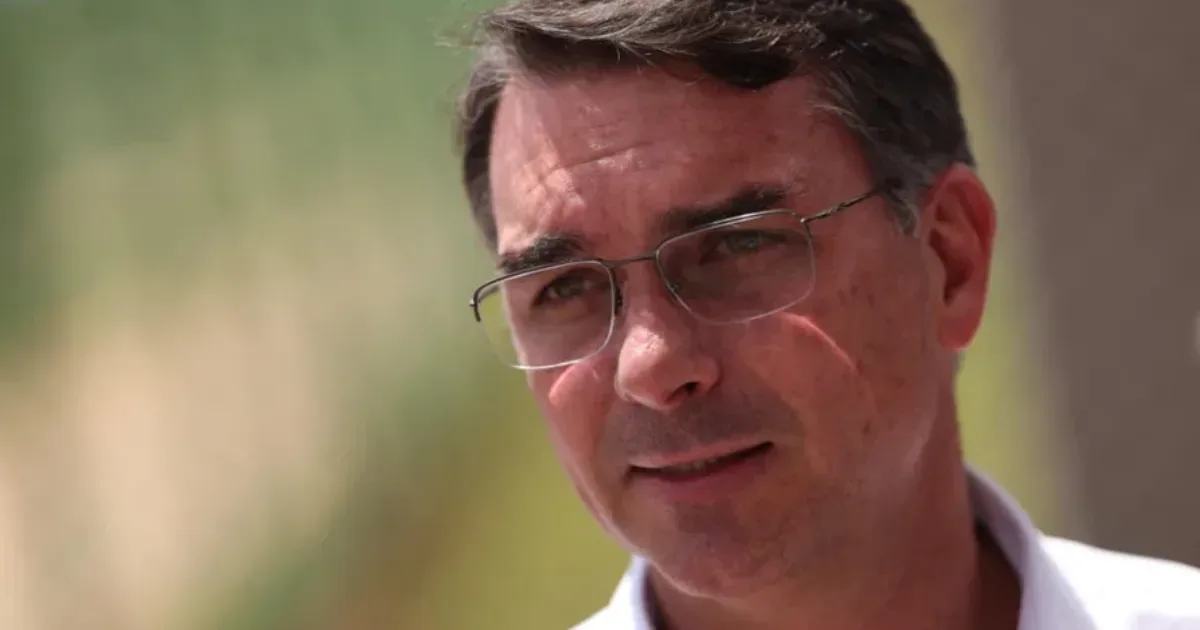 Flávio Bolsonaro detona postura de Lula sobre o Irã e aponta erro diplomático