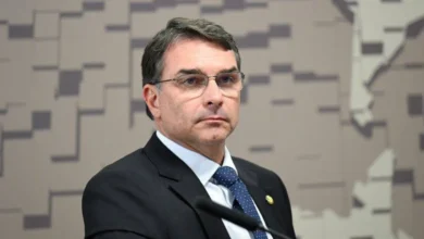 Flávio Bolsonaro diz que ninguém sabia quem era Tarcísio