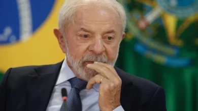 Flávio Bolsonaro tem alta em pesquisas no Carnaval e assusta aliados de Lula