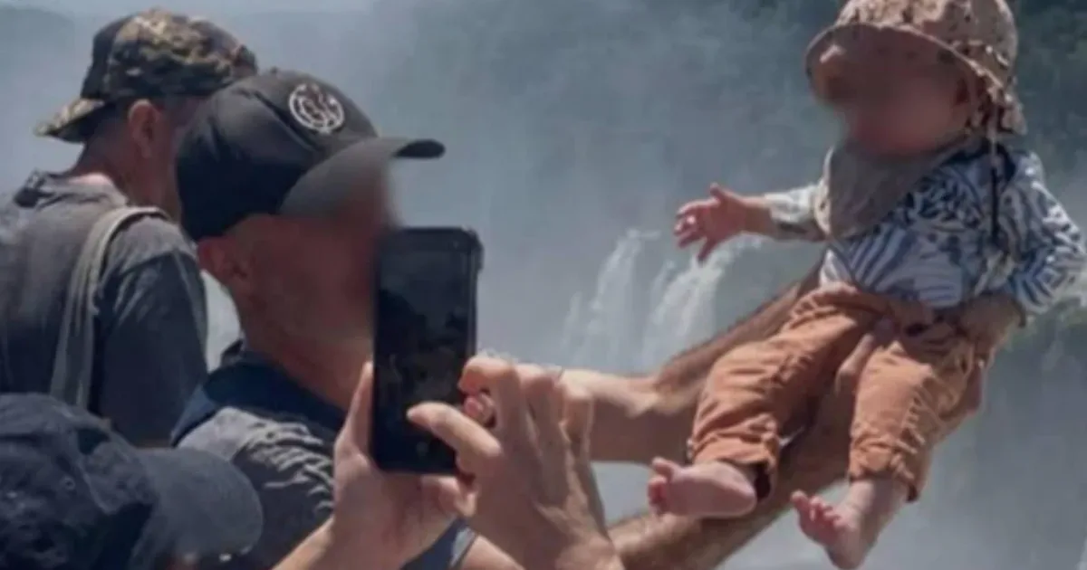 Foto em mirante das Cataratas do Iguaçu gera alerta sobre segurança com bebê
