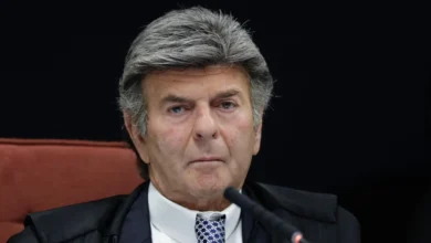 Fux questiona próprio gabinete sobre erro em arquivamento de notícia-crime contra Lula