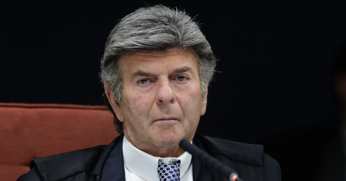 Fux questiona próprio gabinete sobre erro em arquivamento de notícia-crime contra Lula