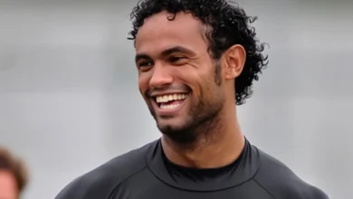 Goleiro Bruno passa mal após partida de futebol