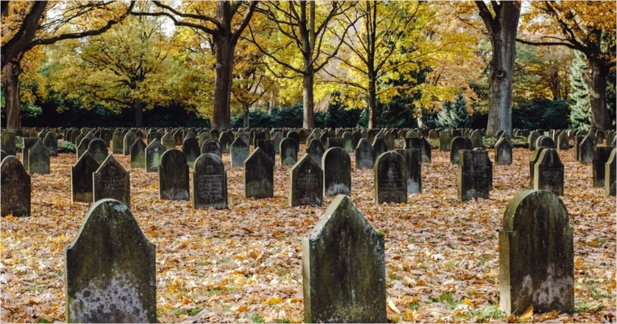 Homem encontrado próximo a um cemitério foi levado para o hospital, mas acabou falecendo 1 Homem encontrado próximo a um cemitério foi levado para o hospital, mas acabou falecendo