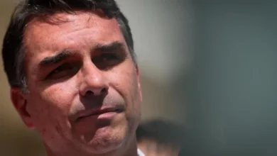 Justiça manda derrubar postagem que liga Flávio Bolsonaro ao Master