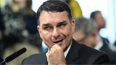 Lula foi homenageado no Carnaval do Rio e não faltou críticas ao ex-presidente Jair Bolsonaro