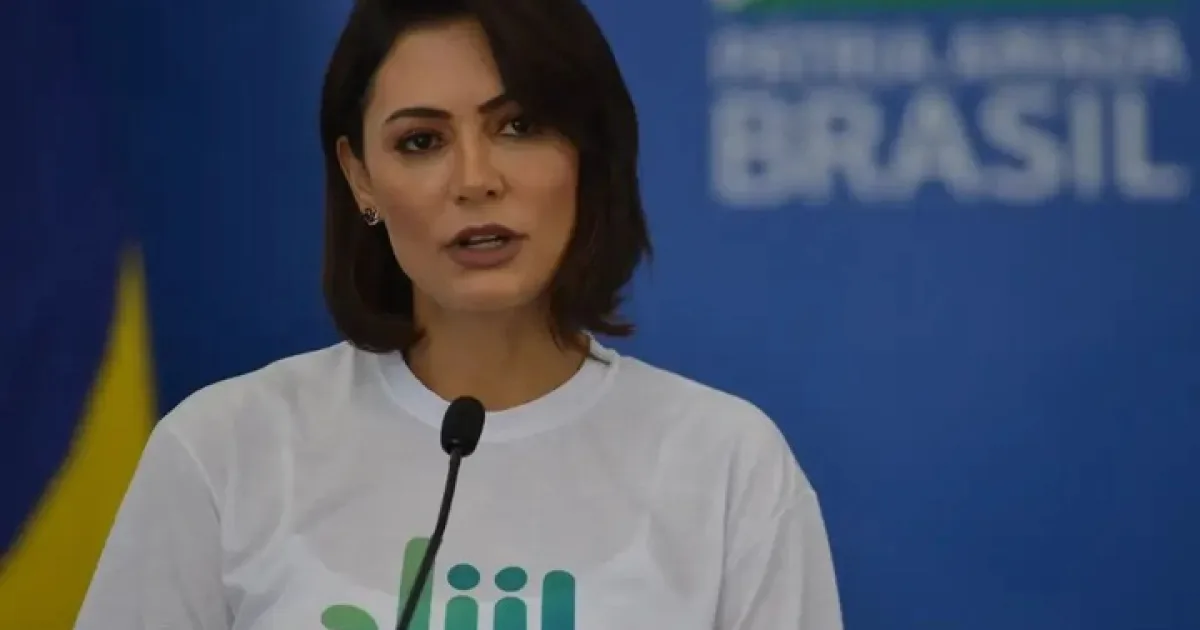 Michelle Bolsonaro ironiza rebaixamento de escola que homenageou Lula