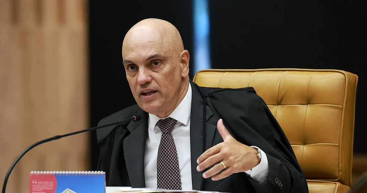 Moraes notifica Eduardo Bolsonaro sobre ação penal por coação