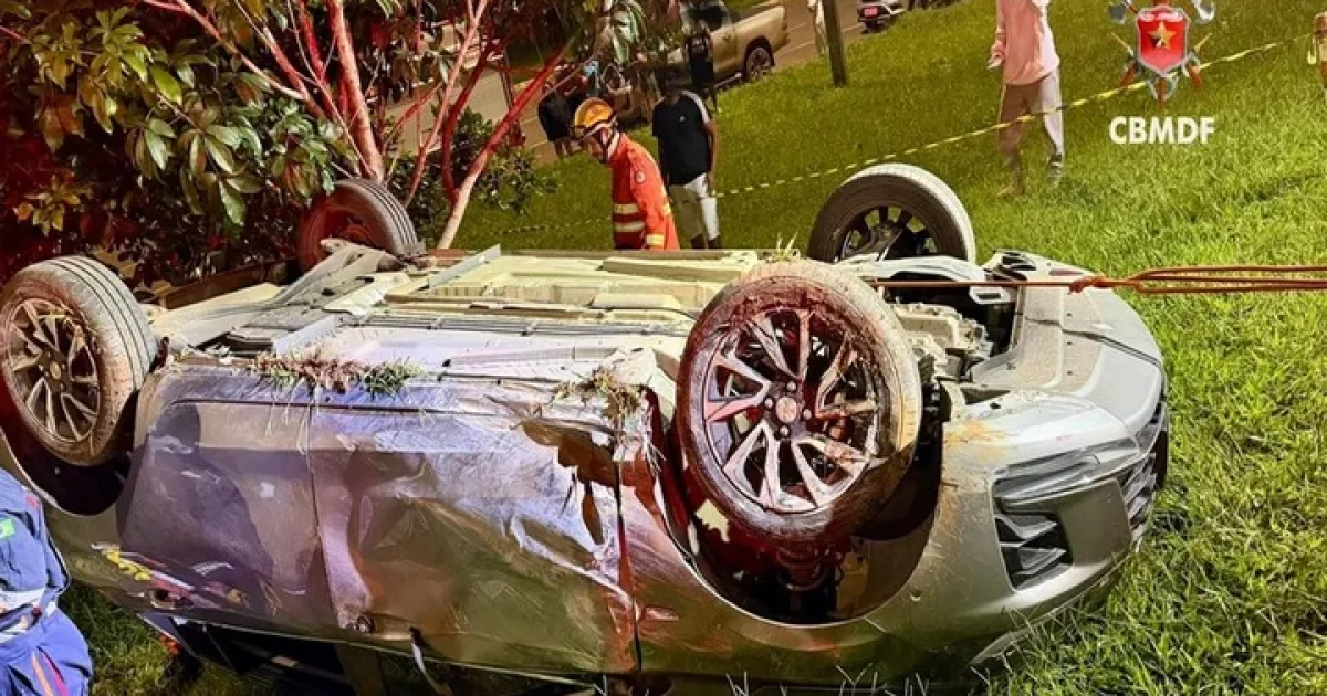 Mulher com criança morre ao ser arremessada de carro em acidente no DF