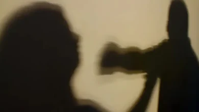 Polícia prende mulher que atacou a mãe por supostos motivos religiosos 3 Polícia prende mulher que atacou a mãe por supostos motivos religiosos