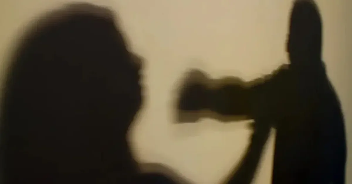 Polícia prende mulher que atacou a mãe por supostos motivos religiosos