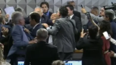 Quebra de sigilo de Lulinha aprovada na CPMI do INSS gera tumulto no Congresso 2 Quebra de sigilo de Lulinha aprovada na CPMI do INSS gera tumulto no Congresso