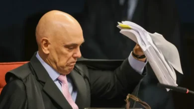 Tensão no STF: Ministro levanta suspeita de que Moraes esteja "grampeando" colegas
