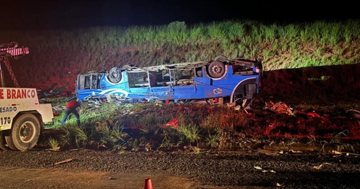 Tragédia na BR: Acidente gravíssimo deixa seis mortos e dezenas de feridos 1 Tragédia na BR: Acidente gravíssimo deixa seis mortos e dezenas de feridos