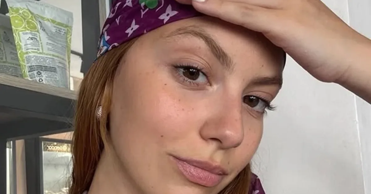 Tratando câncer aos 24, neta de Carlos Alberto relata efeito colateral