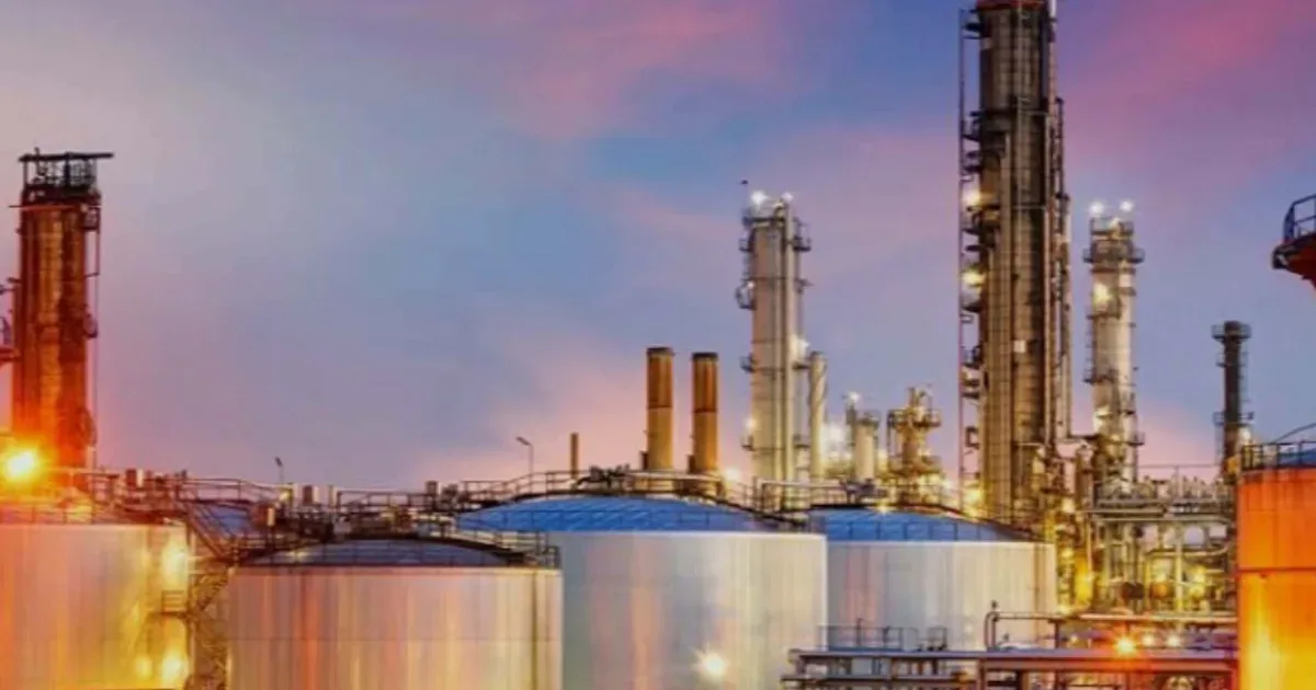 Alta do petróleo preocupa mercado e pode influenciar preço da gasolina no Brasil