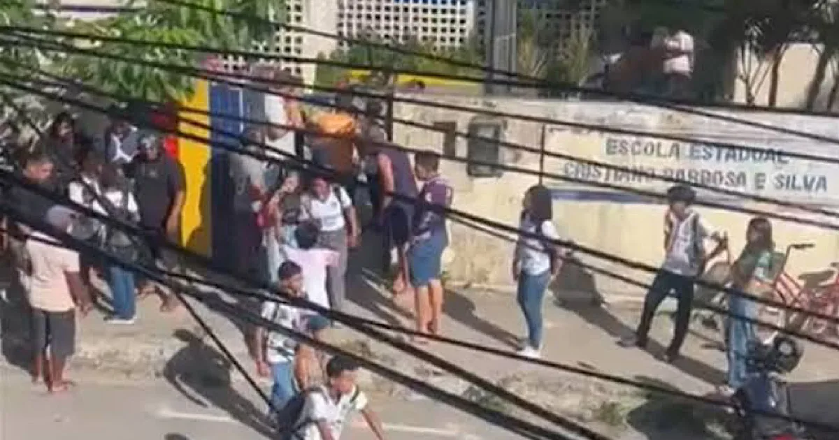 Aluno deixa três meninas feridas em escola de Pernambuco
