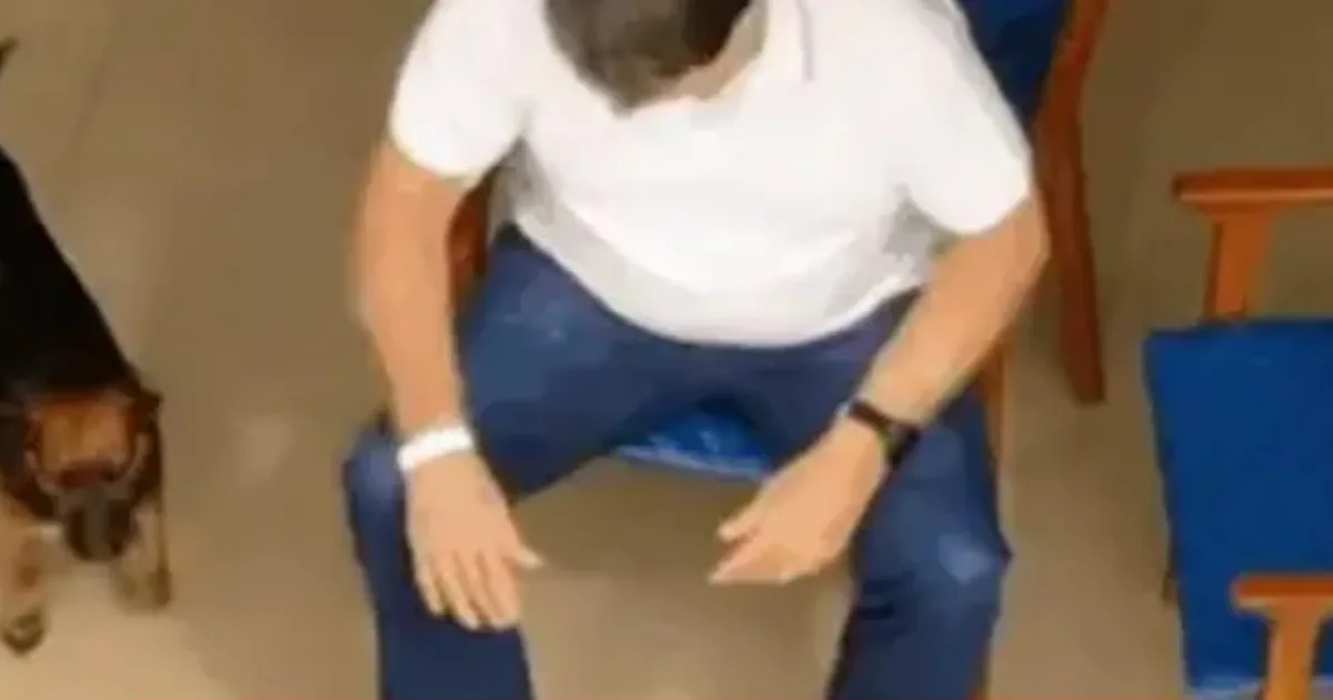 Após alta, Bolsonaro é flagrado em sua casa 1 Após alta, Bolsonaro é flagrado em sua casa