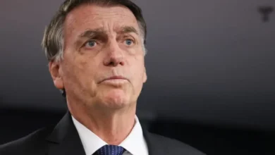 Após dias na UTI, Bolsonaro apresenta melhora e vai para quarto