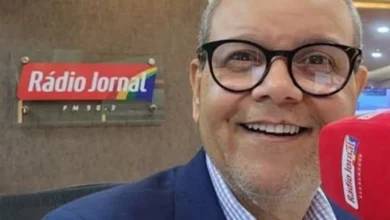 Apresentador do SBT é socorrido após passar mal durante jornal