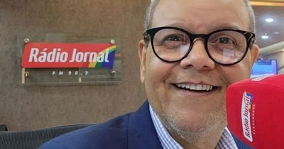 Apresentador do SBT é socorrido após passar mal durante jornal