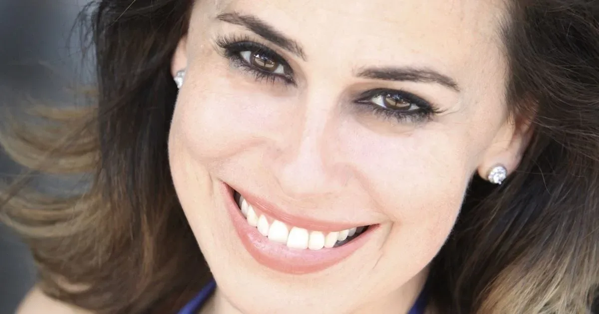 Atriz afastada da TV vive nos EUA e revela perda de apartamento em incêndio