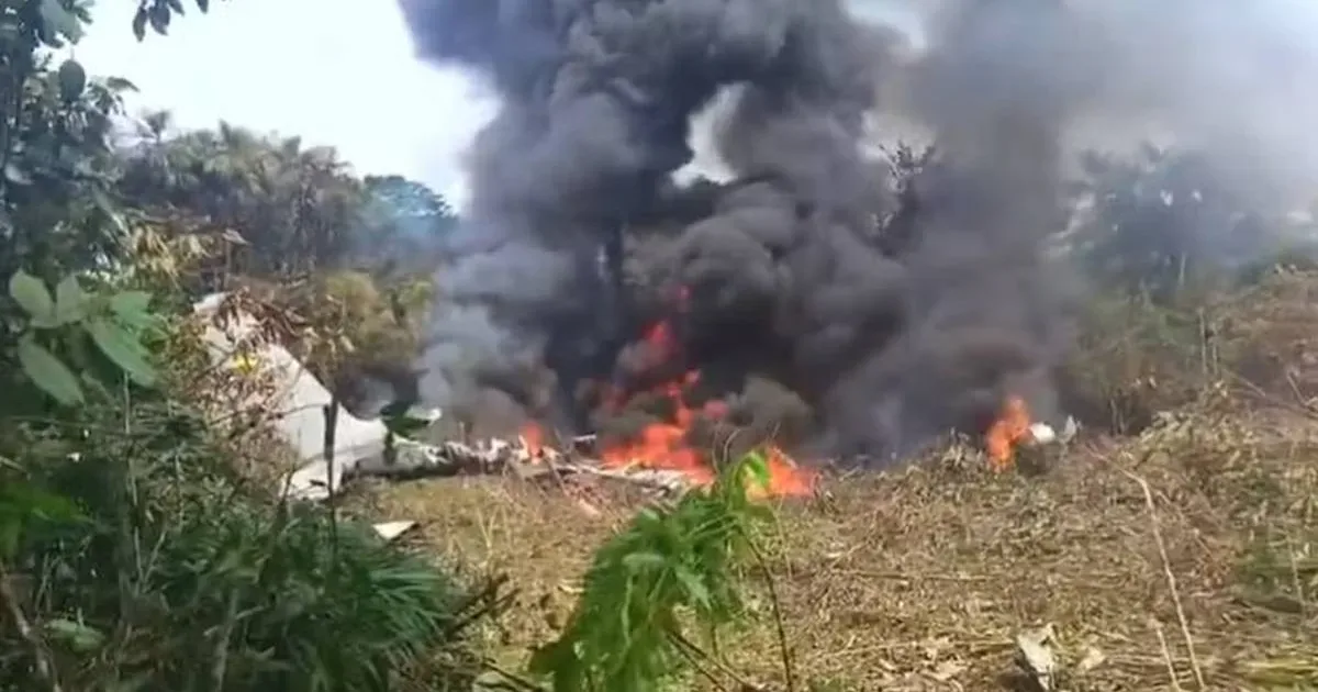 Avião militar cai na Colômbia; imprensa fala em 110 a bordo 1 Avião militar cai na Colômbia; imprensa fala em 110 a bordo
