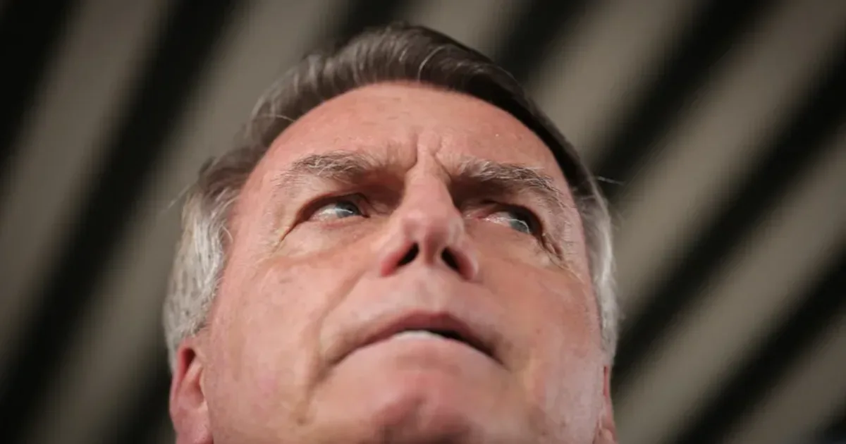 Bolsonaro deve ficar ao menos 8 dias no hospital, diz médico