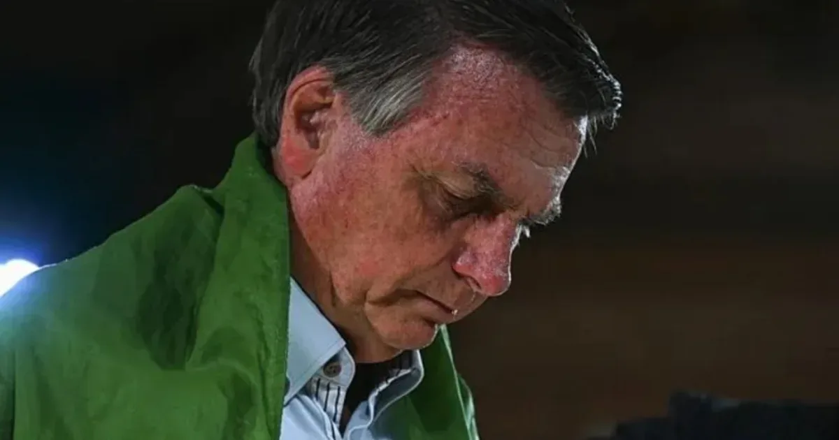 Bolsonaro envia ao STF nomes de 8 advogados; Flávio está entre indicados 1 Bolsonaro envia ao STF nomes de 8 advogados; Flávio está entre indicados