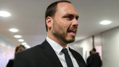 Carlos Bolsonaro comenta caso envolvendo Lulinha e fala em “democracia” 3 Carlos Bolsonaro comenta caso envolvendo Lulinha e fala em “democracia”