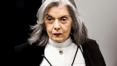 Cármen Lúcia acompanha voto de seus colegas em julgamento