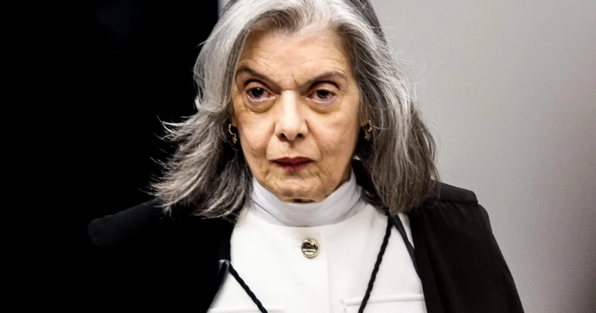 Cármen Lúcia acompanha voto de seus colegas em julgamento