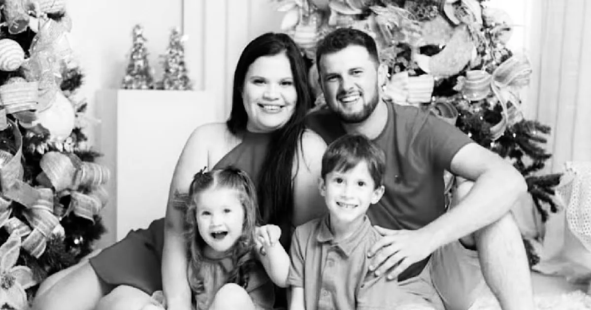 Carro de pai, mãe e filhos que morreram em acidente foi prensado por caminhão