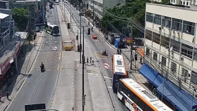 Cinco ônibus são sequestrados e usados como barricadas no Rio