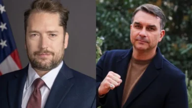 Darren Beattie, conselheiro americano para relações com o Brasil, planeja viagem ao país com agenda que inclui encontro com Flávio Bolsonaro, diz site