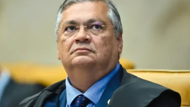 Dino suspende decisão da CPMI do INSS responsável por quebrar sigilo de Lulinha