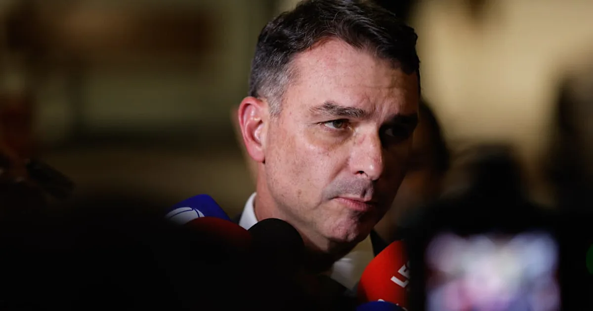 Domiciliar de Bolsonaro pode tirar Flávio da disputa presidencial? 1 Domiciliar de Bolsonaro pode tirar Flávio da disputa presidencial?