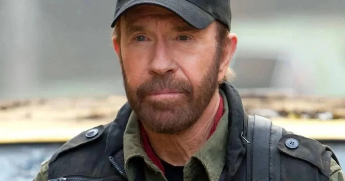Filhos de Chuck Norris prestam homenagem